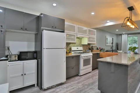 76 QUEENSDALE Cres, Guelph, ON N1H 6W3