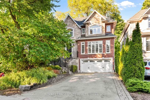 67 1/2 Alma St, Hamilton, ON L9H 2E3