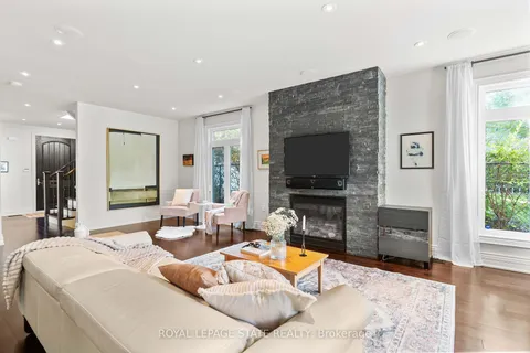 67 1/2 Alma St, Hamilton, ON L9H 2E3
