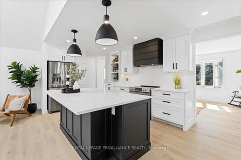 8 Johnson St, Prince Edward County, ON K0K 2T0