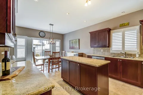 3 Cowper Crt, Hamilton, ON L9H 7T3