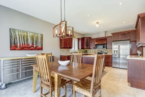 3 Cowper Crt, Hamilton, ON L9H 7T3
