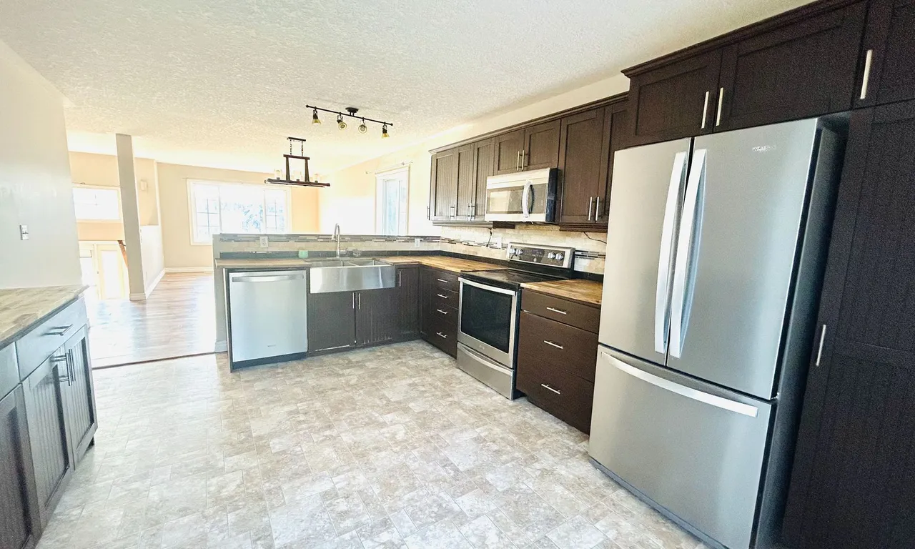 85 Stanley St, Belleville, ON K8N 3Z9