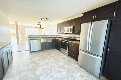 85 Stanley St, Belleville, ON K8N 3Z9