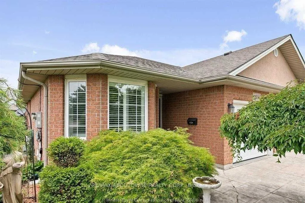 11056 Firgrove Drive, Windsor, ON N8P 1M4