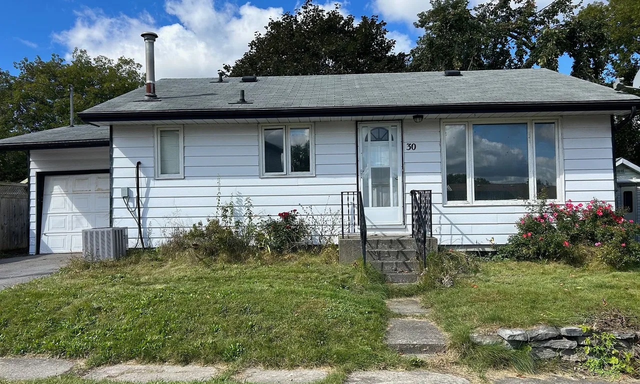 30 Hollen St, Quinte West, ON K8V 4G7
