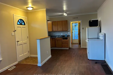 30 Hollen St, Quinte West, ON K8V 4G7