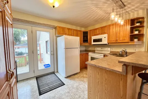 61 Wilkins St, Quinte West, ON K8V 3M6