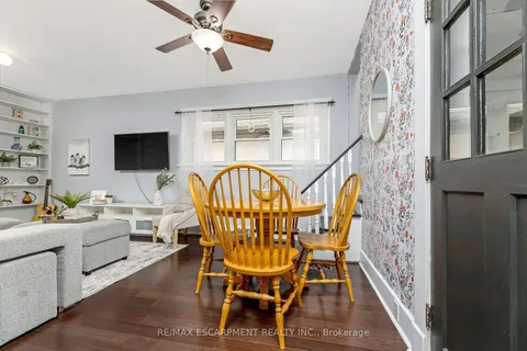 320 Mill St, Kitchener, ON N2M 3R7