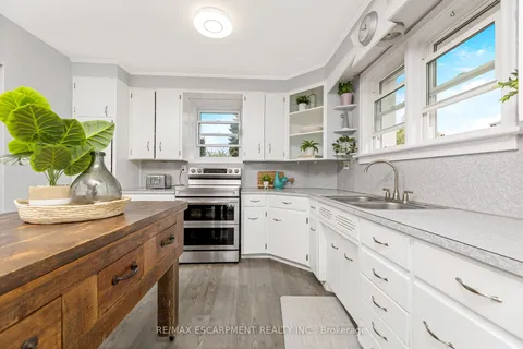 320 Mill St, Kitchener, ON N2M 3R7