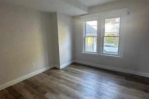 14 BURRIS St, Hamilton, ON L8M 2J2