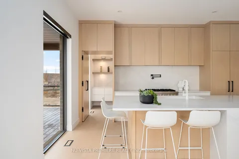 365 MANHATTAN Dr, London, ON N6K 0L5