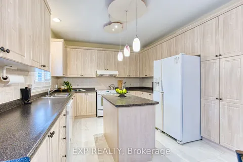 96 Glenmeadow Cres, Hamilton, ON L8E 6C2