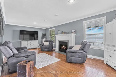 18 Topham Blvd, Welland, ON L3C 7E1