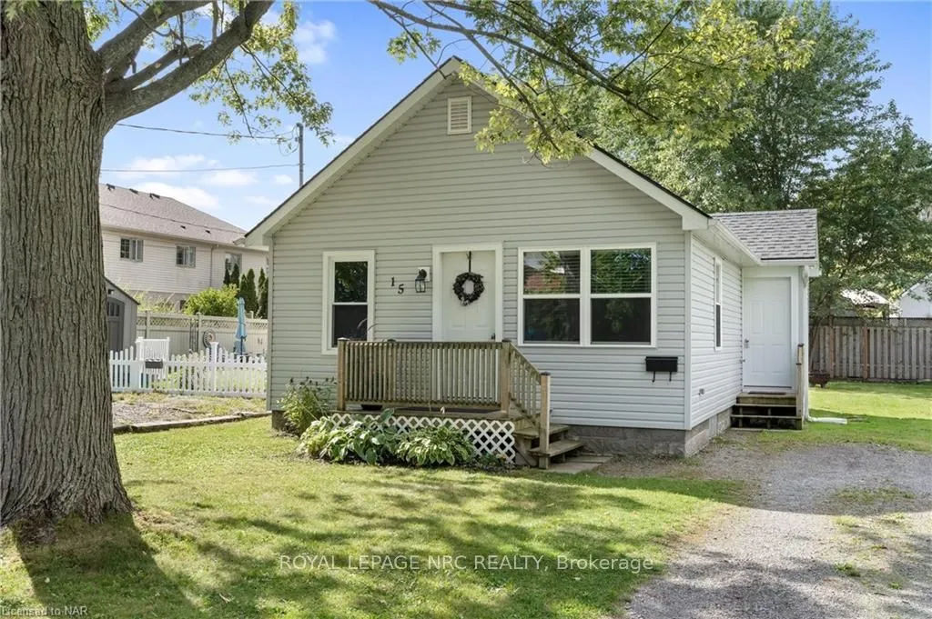 15 George Rd, Fort Erie, ON L2A 5J8