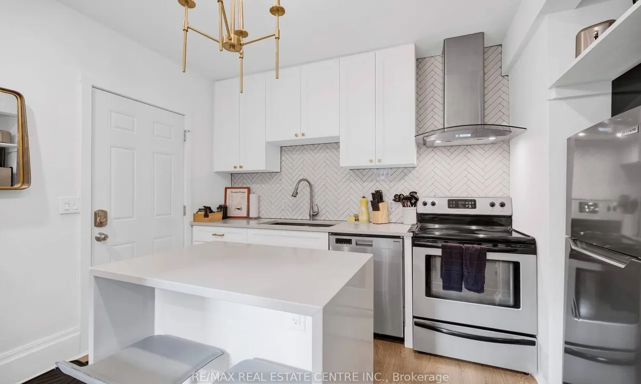 11 Mansion St, Kitchener, ON N2H 2J5