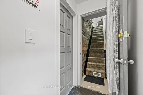 11 Mansion St, Kitchener, ON N2H 2J5