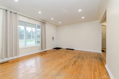 238 Cedar St, Cambridge, ON N1S 1W7