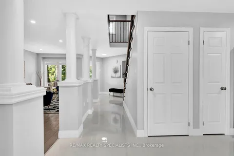 92 Pebblecreek Dr, Kitchener, ON N2A 4M5