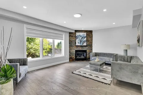 92 Pebblecreek Dr, Kitchener, ON N2A 4M5