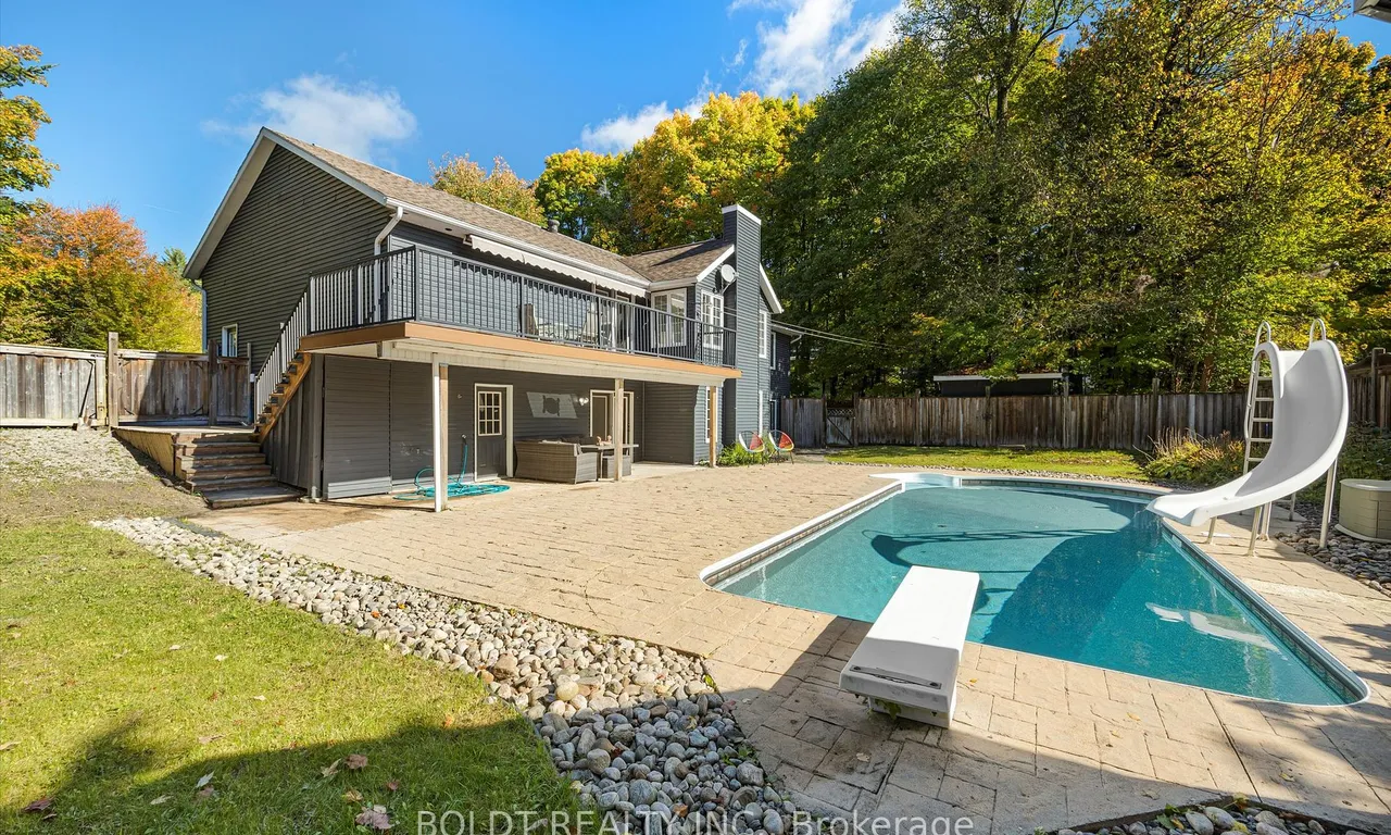 121 Meadow Heights Dr, Bracebridge, ON P1L 1A4