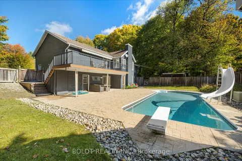 121 Meadow Heights Dr, Bracebridge, ON P1L 1A4