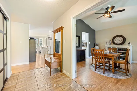 121 Meadow Heights Dr, Bracebridge, ON P1L 1A4
