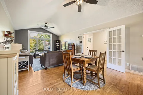 121 Meadow Heights Dr, Bracebridge, ON P1L 1A4