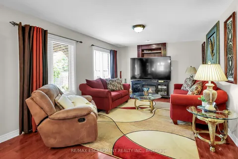 60 Oakdale Blvd, West Lincoln, ON L0R 2A0