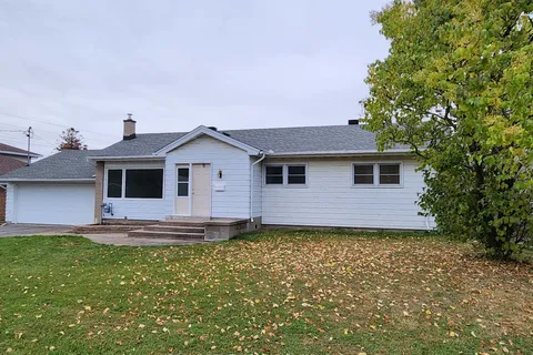 9 Epworth Ave, Ottawa, ON K2G 2L4