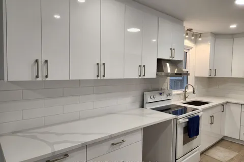 9 Epworth Ave, Ottawa, ON K2G 2L4