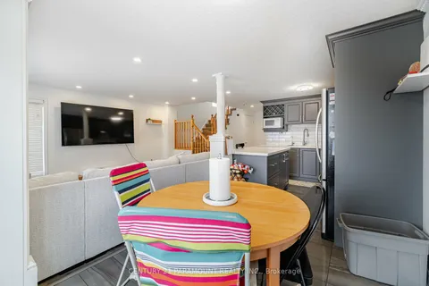 78 PERIWINKLE St, Kitchener, ON N2E 4C7