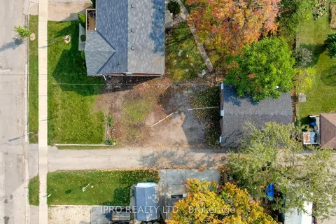 9 Lawrence Ave, Guelph, ON N1E 5Y4