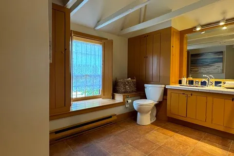 247 Main St, Kingston, ON K7K 5S5