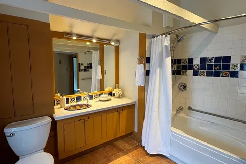 247 Main St, Kingston, ON K7K 5S5