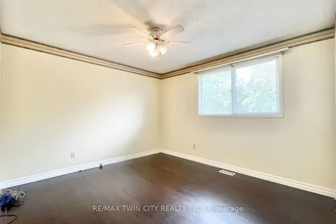 257 THORNCREST Dr, Waterloo, ON N2L 4L2