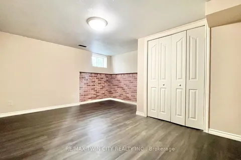 257 THORNCREST Dr, Waterloo, ON N2L 4L2