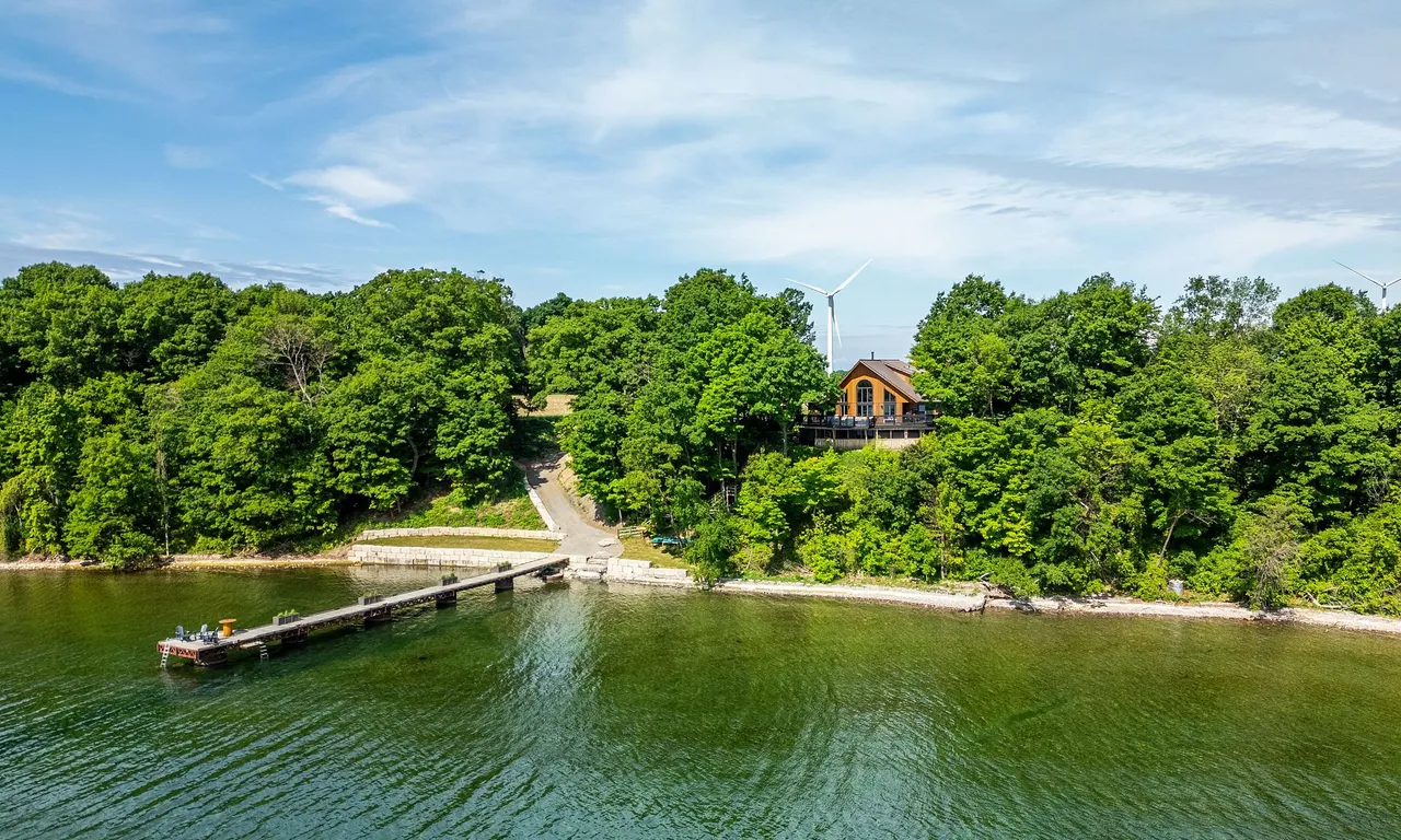 1843 Highway 95, Frontenac Islands, ON K0H 2Y0