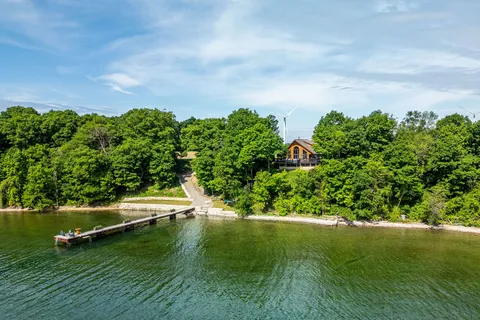 1843 Highway 95, Frontenac Islands, ON K0H 2Y0