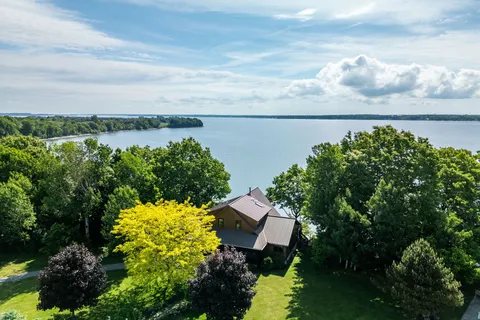 1843 Highway 95, Frontenac Islands, ON K0H 2Y0