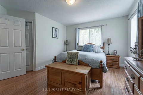77 Woodvale Dr, Thames Centre, ON N0L 1G3