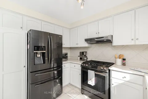 88 Gatestone Dr, Hamilton, ON L8J 2V1
