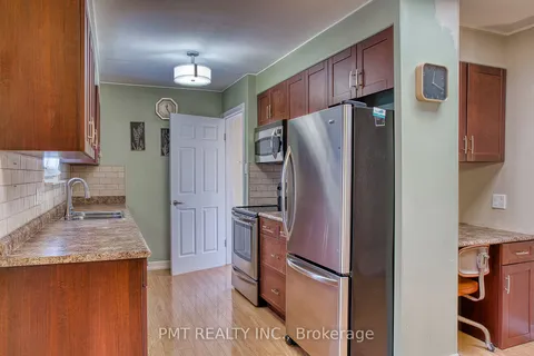 55 Crosby Dr, Kitchener, ON N2B 2K9