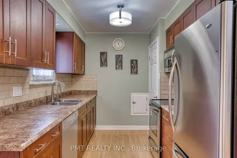 55 Crosby Dr, Kitchener, ON N2B 2K9