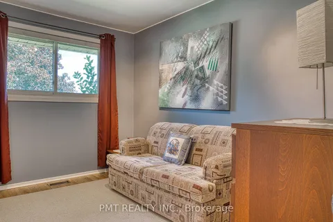 55 Crosby Dr, Kitchener, ON N2B 2K9