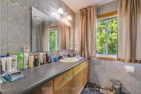 331 Paisley Rd, Guelph, ON N1H 2R1