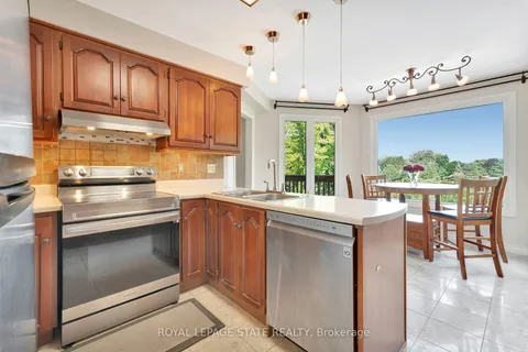 210 Bluebell Cres, Hamilton, ON L9K 1B9