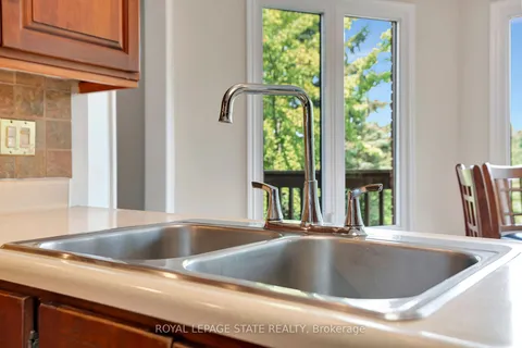 210 Bluebell Cres, Hamilton, ON L9K 1B9