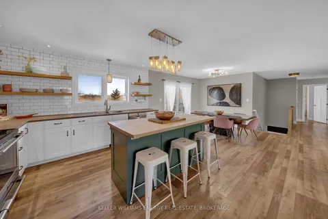 20858 LOYALIST Pkwy, Prince Edward County, ON K0K 1L0