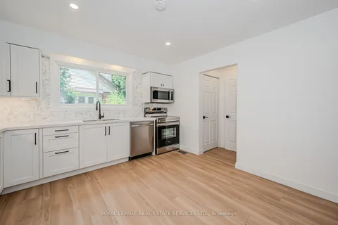 87 Lottridge St, Hamilton, ON L8L 6V1